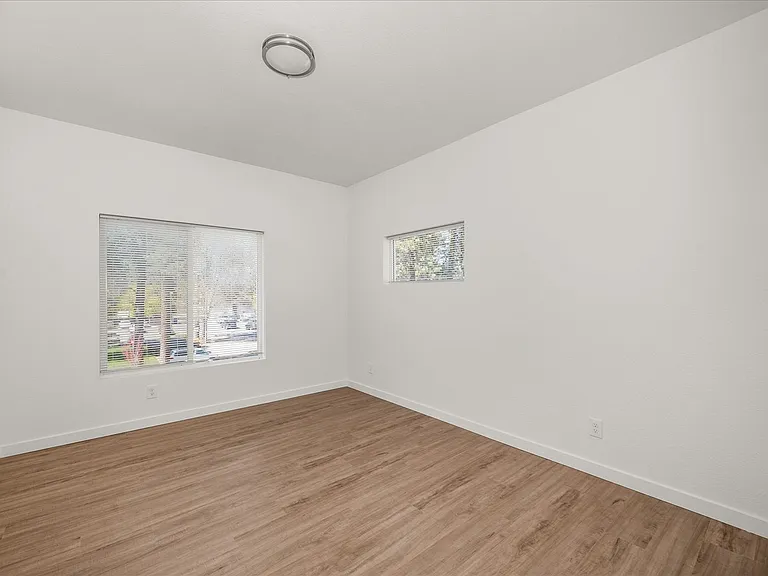 505 E Hawthorne Rd #112 — Photo 5