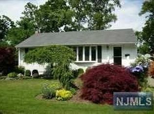 9 Stratford Pl, Riverdale, NJ 07457