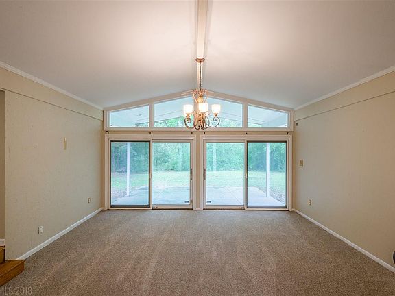 5th image of 966 Highpoint Dr W