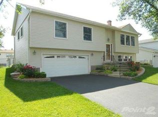 937 Navajo St, Carol Stream, IL 60188