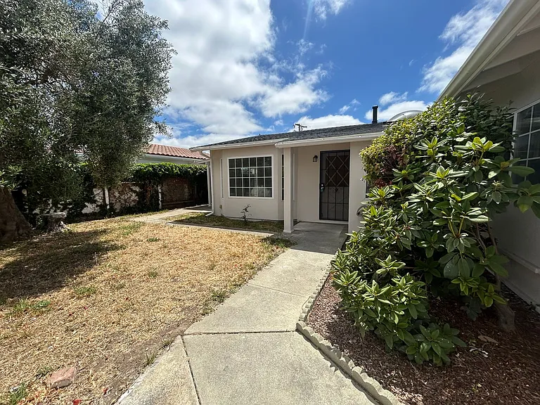1430 Linwood Dr — Photo 4