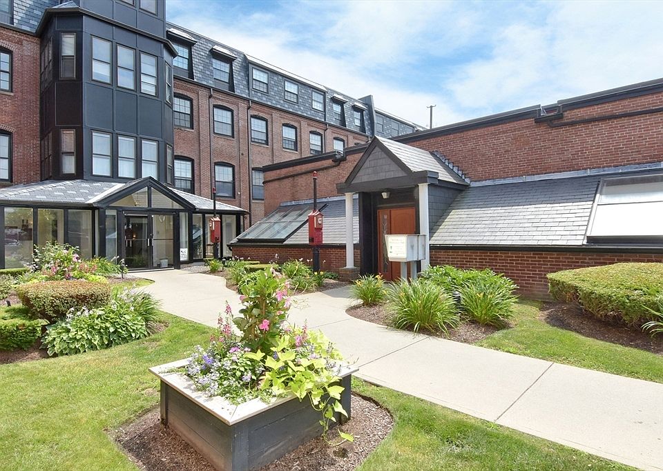 1st image of 21 Linden St APT 128
