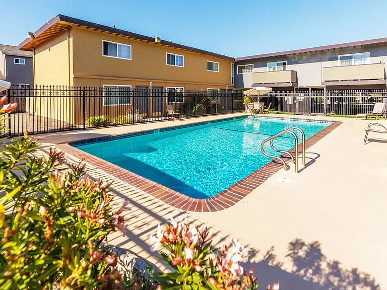 Marina Breeze Apartments — Photo 7