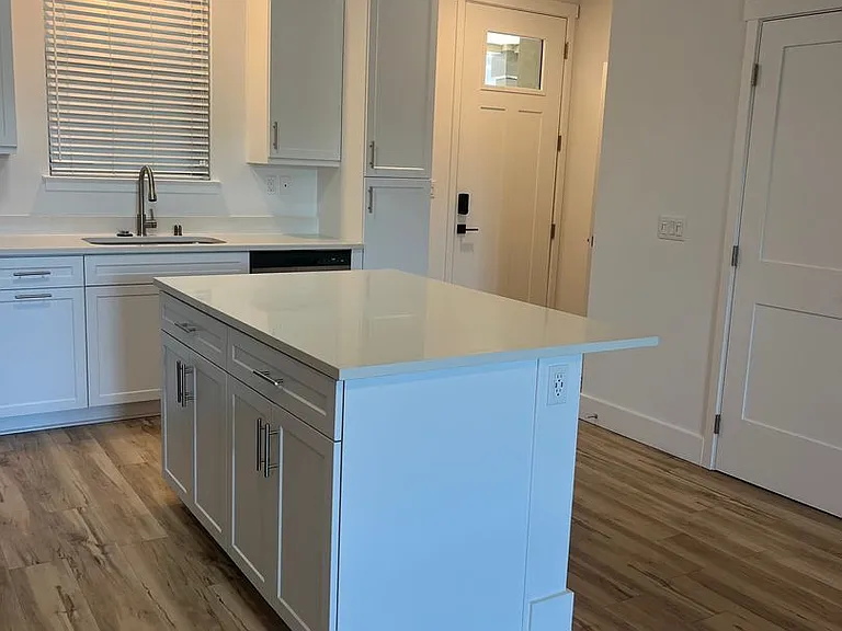 Emerald Ridge Apartments — Photo 9