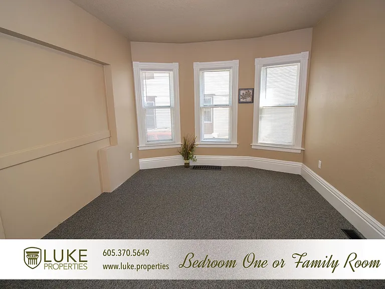 203 S Summit Ave — Photo 4