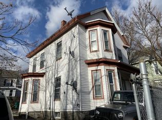 175 Smith St, Lowell, MA 01851