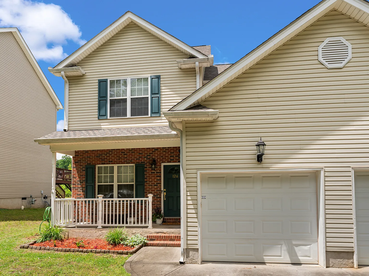 126 Ridge Bluff Rd — Photo 1
