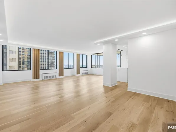 300 Winston Dr APT 2617, Cliffside Park, NJ 07010