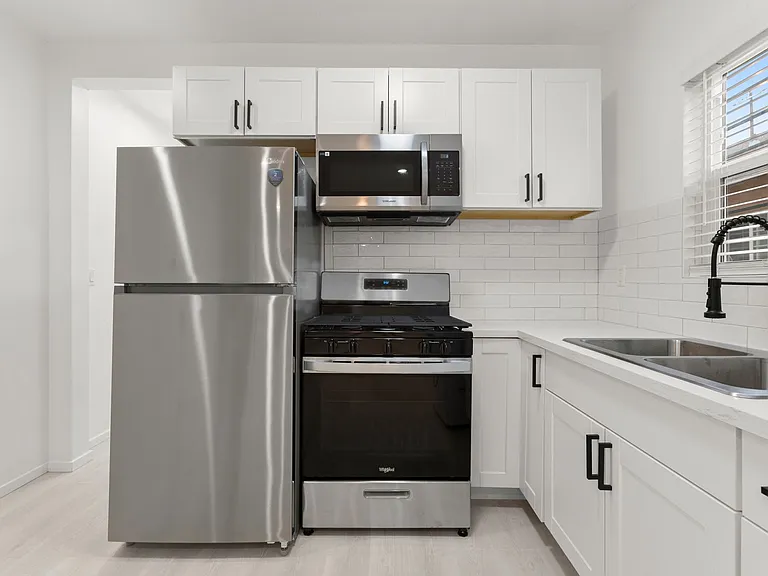 Beautiful 1 Bed 1 Bath — Photo 8