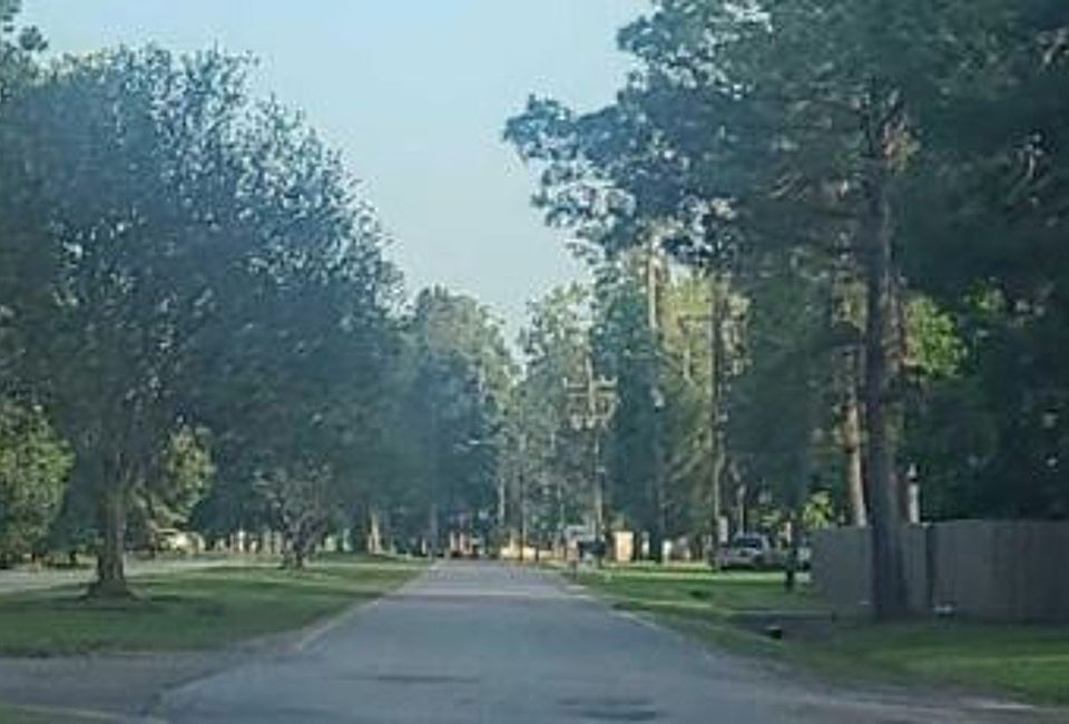 Exterior Neighborhood (street photo)