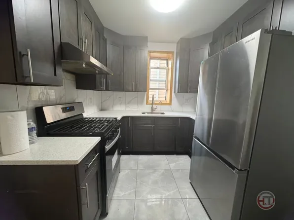 2871 E 196th St #1, Bronx, NY 10461