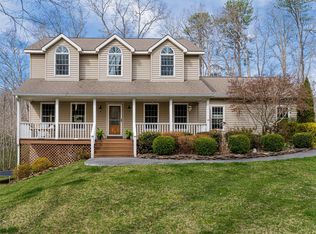 14 Landon Rd, Fairview, NC 28730