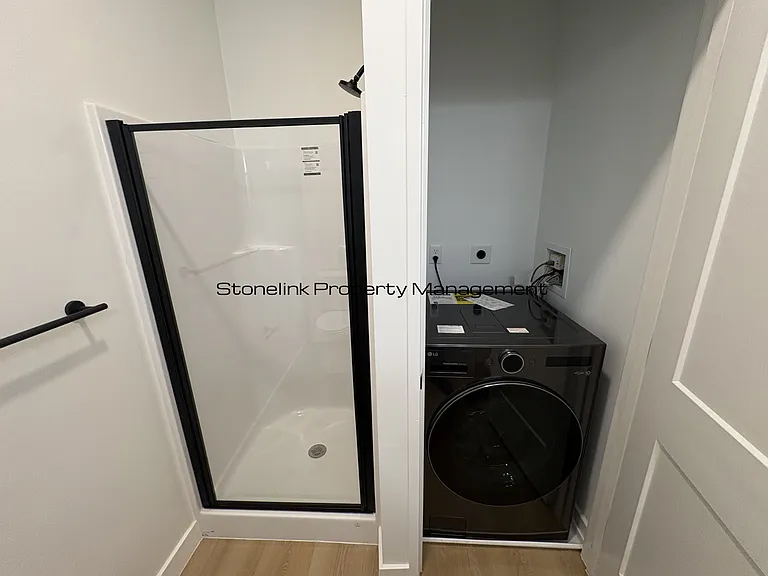 265 Manton Ave — Photo 8