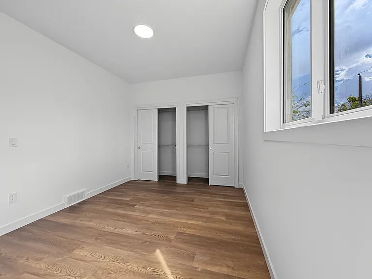 227 26th Ave NE #201 — Photo 18