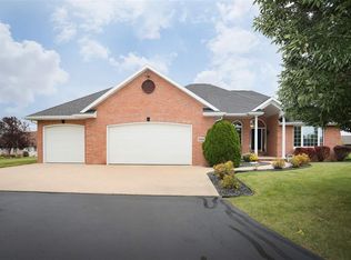 W6964 Hickory Nut Trl, Appleton, WI 54914