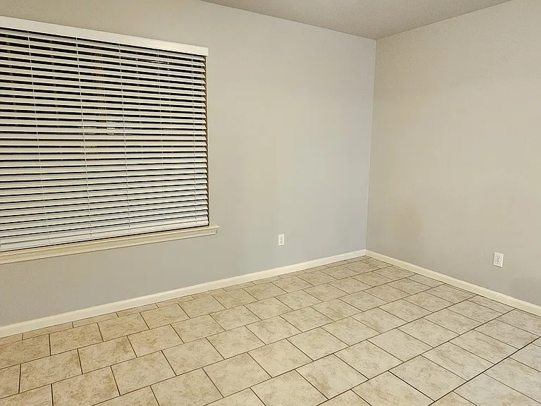 128 Plumdale Dr — Photo 6