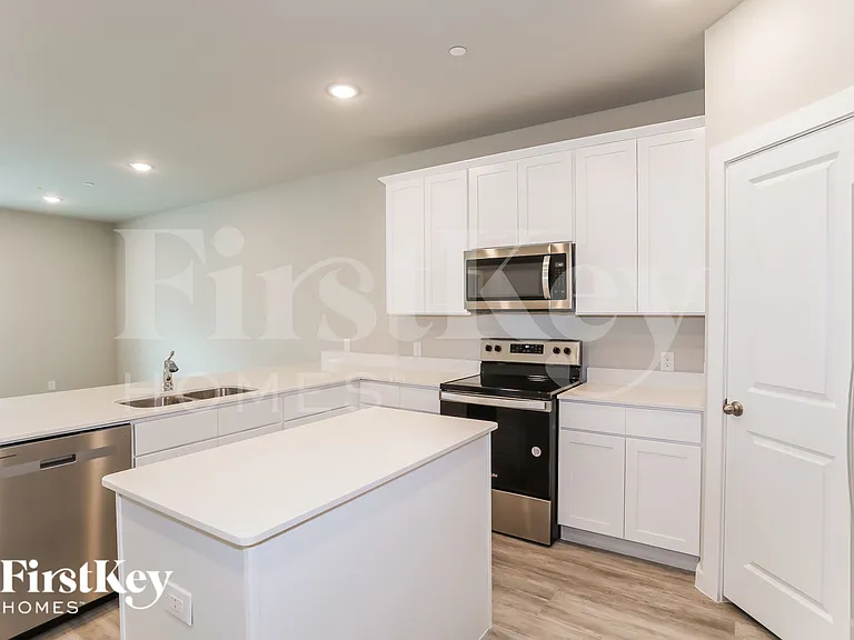 319 Niki Dr — Photo 6