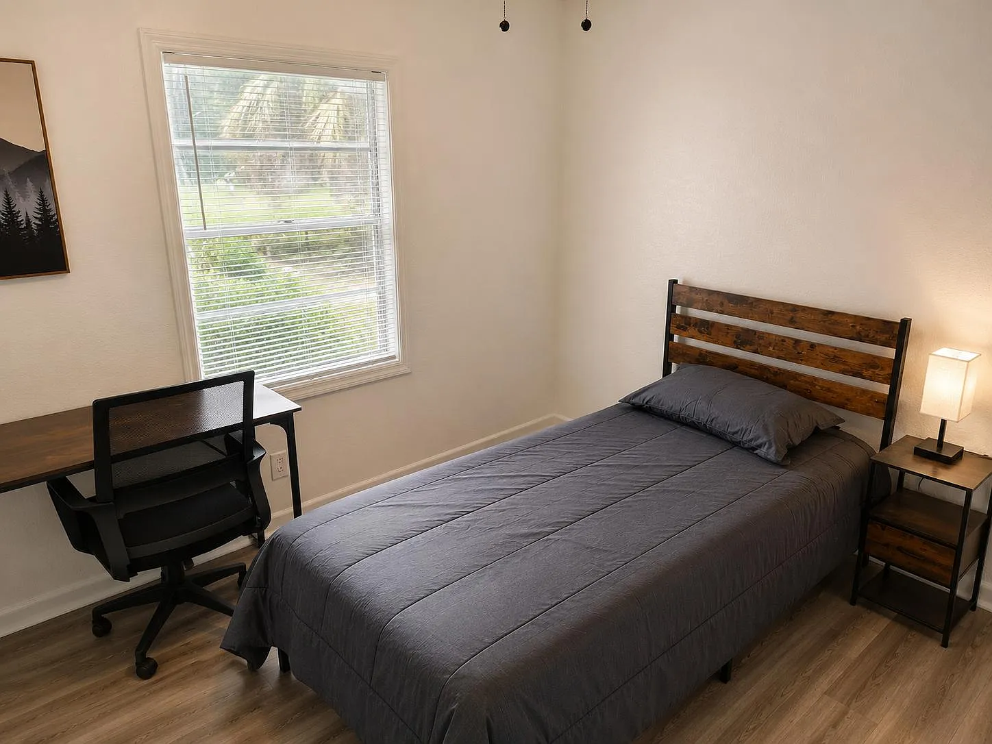 4 bed, 2.0 bath, 2000 sqft, $797 — Photo 1