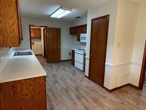 3rd image of 806 Corey Dr