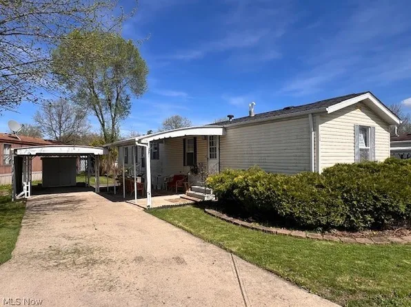54 Flagler Dr, Olmsted Falls, OH 44138