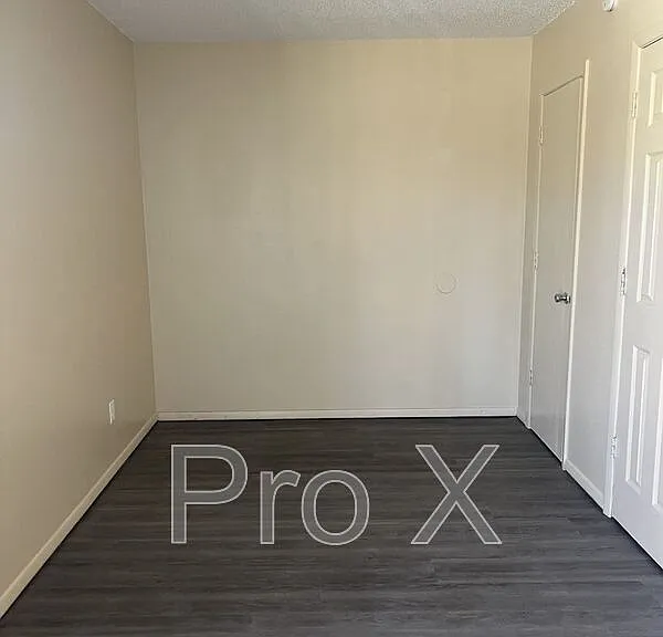 928 N Goetz Blvd #10 — Photo 7
