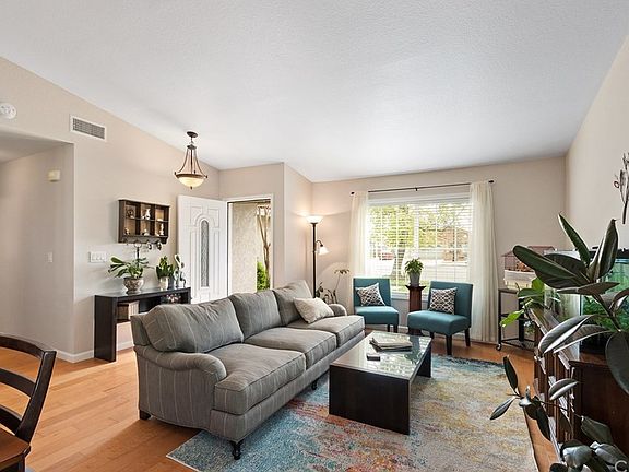 3rd image of 39568 Firethorn Ct