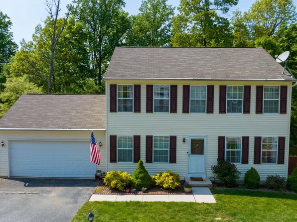 1826 Pin Oak Dr, Spring Grove, PA 17362