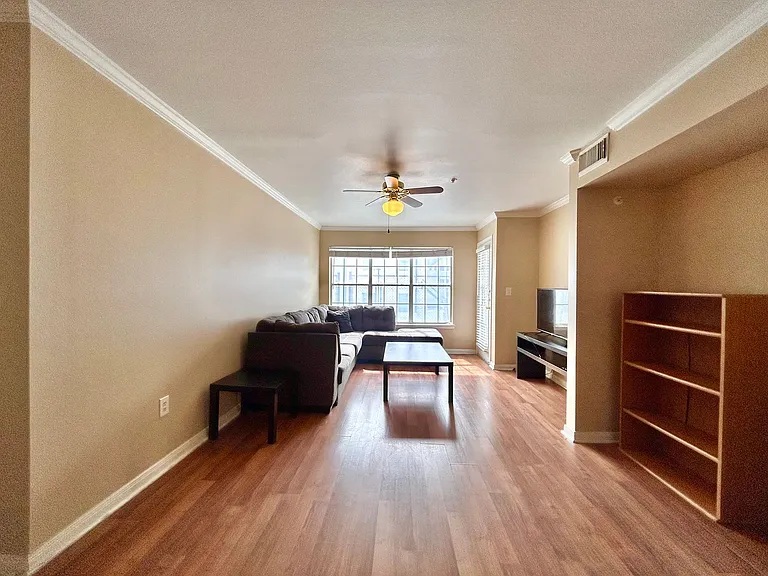501 W 26th St #214 — Photo 2