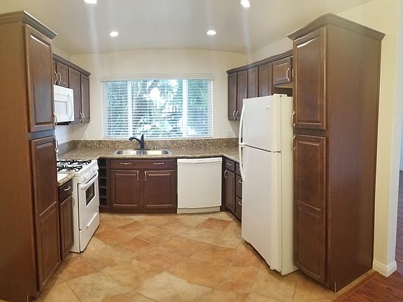 REMODELED KITCHEN WITH ALL NEW APPLIANCES!