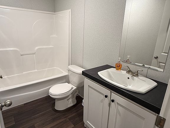 5th image of 140 Silver Ridge Dr