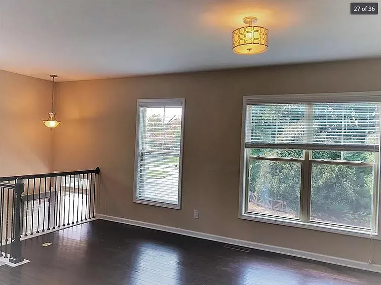 living room 1/4
