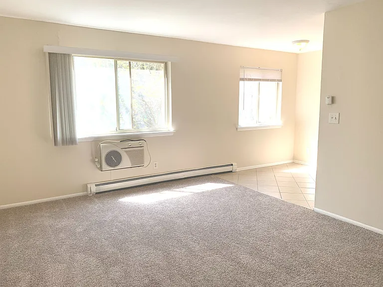 2069 Cambridge — Photo 3