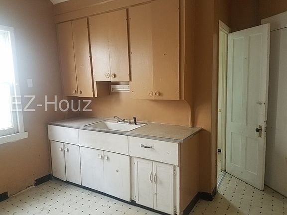 3rd image of 1821 Bailey Ave
