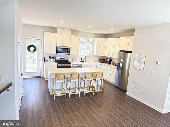 4th image of 121 Four Leaf Dr