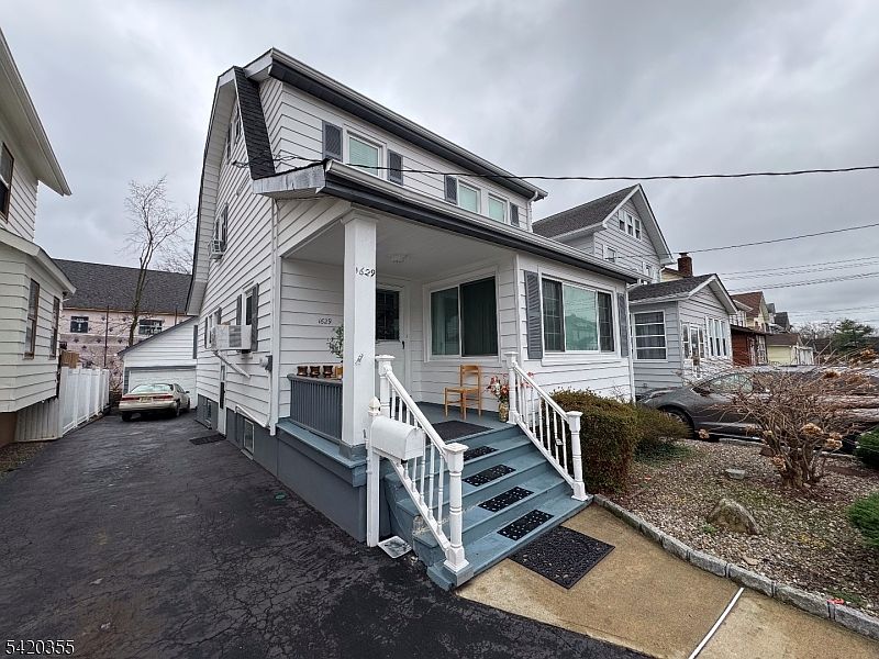 1st image of 1629 May St