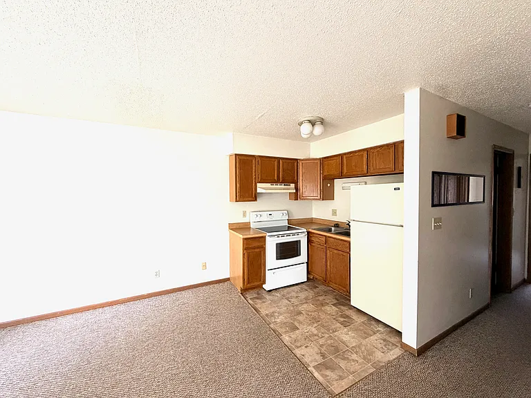 2601 Westwinds Dr — Photo 3