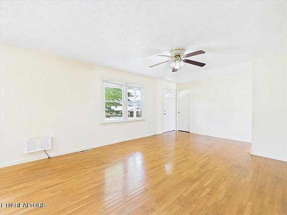 5th image of 118 Brittain Dr