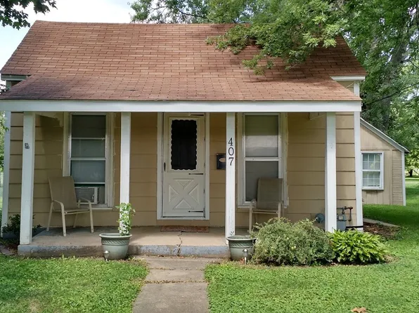 407 E North St, Knoxville, IL 61448