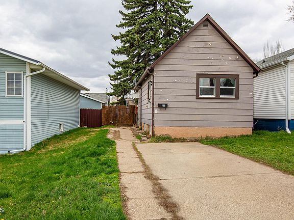 2nd image of 211 9th Ave NE