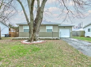 8 Crestview Dr, Greenwood, IN 46143