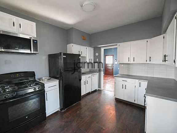 3rd image of 6616 Wakefield Ave