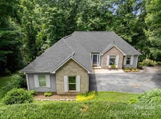 701 Salisbury Rd, Hendersonville, NC 28792