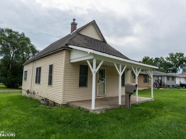 902 S D St, Oskaloosa, IA 52577