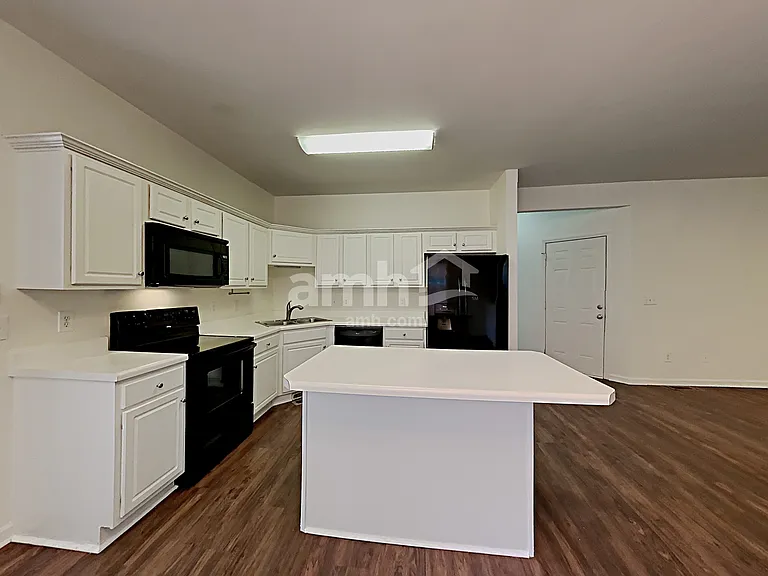 1513 Cardinal Ln — Photo 3