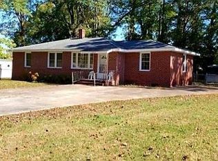 202 Burton Dr, Calhoun Falls, SC 29628