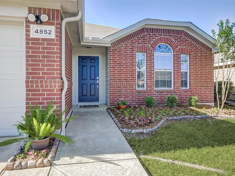 4852 Ambrosia Dr — Photo 1