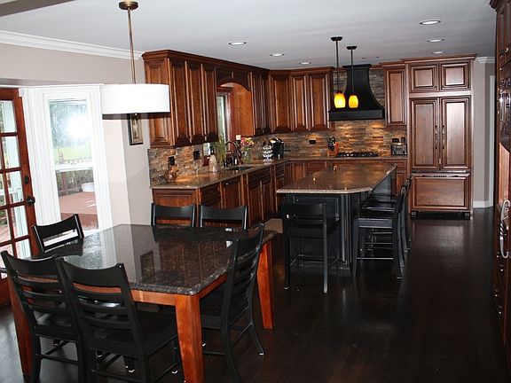 Kitchen with Eat In