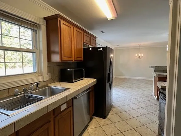 121 Gilbert Curry Dr — Photo 7