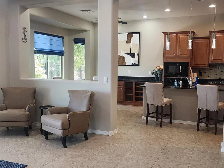 26990 W Burnett Rd — Photo 3