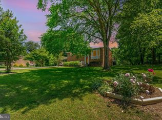 8216 Seneca View Dr, Gaithersburg, MD 20882